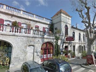 Tarascon France holiday hotel