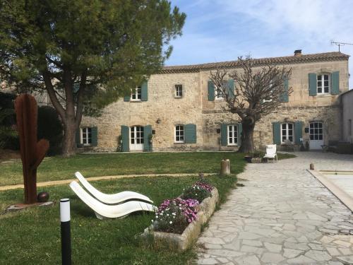 Tarascon France holiday hotel