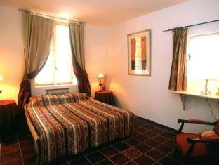 Tarascon France holiday hotel